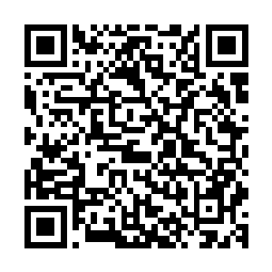――这一举动让好几个被他完全挡去拍摄角度的狗仔破口大骂二维码生成