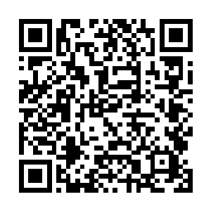 任仲不动声色地伸手帮卓谦之抹了抹额上沾着的血痕二维码生成