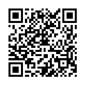 一下子就将两个黑衣人的手腕抓在了手中二维码生成