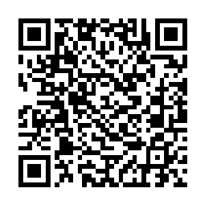 一下子阻断了后面的那个米国人和前面的四个人会合二维码生成