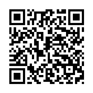 一下车就看到了三张长的一模一样的小脸二维码生成