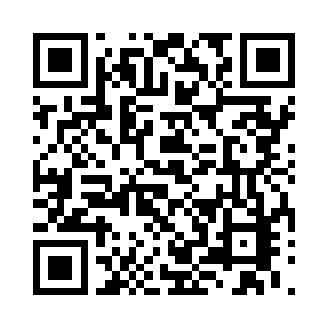 一个一个黑衣人在她手中仿佛切白菜似的二维码生成