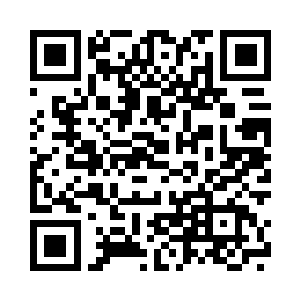 一个一桌华丽的男子出现在空地上二维码生成