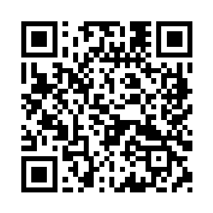 一个一脸胡子的管事从船舱中走了出来二维码生成