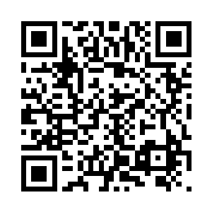 一个丑丑的小东西蜷缩成一团从里面钻了出来二维码生成