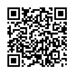 一个个子高挑的大男孩从车里开门下来二维码生成