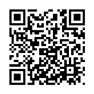 一个个黑衣人像是一块块面包块似的压在一起二维码生成