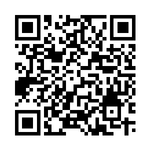 一个仆从一路飞奔的穿过楼台亭阁二维码生成