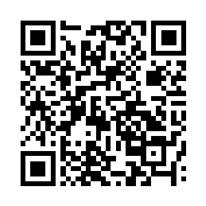 一个军官将无线通讯器递给了弗洛伊德中将二维码生成