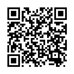 一个冲锋朝那倒飞的巨型白色生物追去二维码生成