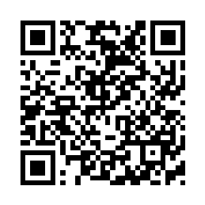 一个厚实善良的男人救了一个女人的父母二维码生成