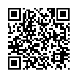 一个又一个手持家伙的学生涌了出来二维码生成