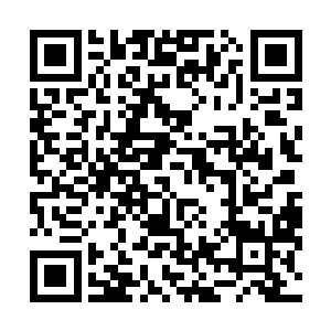 一个听起来很悦耳但有点低沉的声音从他们身后传了过来二维码生成