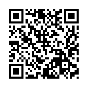 一个圆柱形的东西马上出现在他的右手中二维码生成