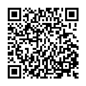 一个巨大到难以想象的进入地下世界的漆黑入口出现在他的眼前二维码生成