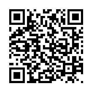 一个巨大的虚拟屏幕出现在其的身后二维码生成