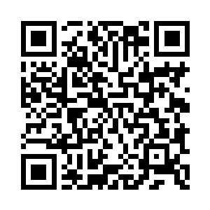 一个张的很可爱的小女孩眨巴着水汪汪的眼睛二维码生成