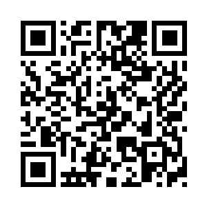 一个很普通的中年男子来到天门的大门外边二维码生成