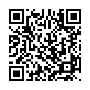 一个戴着宽边眼镜的男生很夸张地大叫道二维码生成