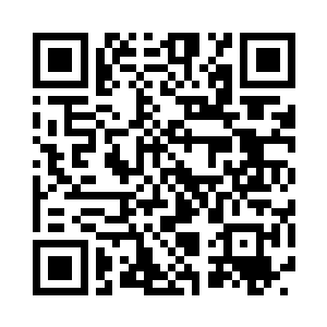 一个戴着斗篷穿着黑色衣服的男人低声说道二维码生成