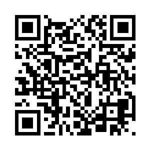 一个旅行团的导游频频看联络器上的时间二维码生成