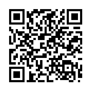 一个梳着漂亮小胡子的壮实家伙靠在铁锤旁边二维码生成