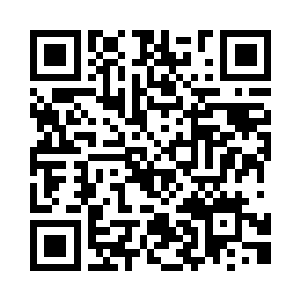 一个正在甲板上整理着钢绳的年轻水手一抬头二维码生成