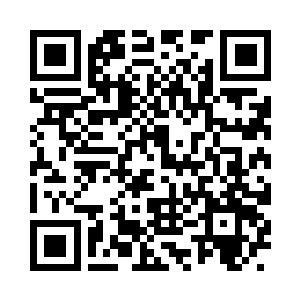 一个留着小分头的年青男子走到办公室二维码生成