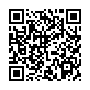 一个略显瘦弱的中年人走向了门口的位置二维码生成