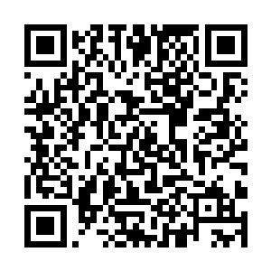 一个站在阴暗角落的身材魁梧的壮汉就快布拦了上来二维码生成