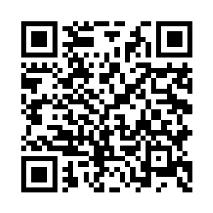 一个端着一碗鱼汤一个捧着一大盆子的炖肉二维码生成