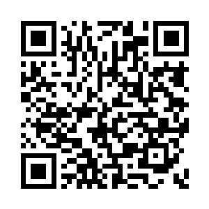 一个美利坚人对着部落里的男女吹了吹口哨二维码生成