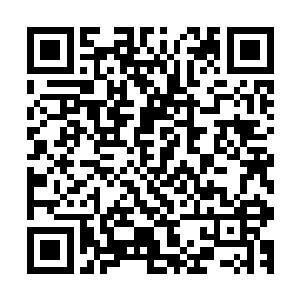 一个足足有头颅一般大小的水晶一般的石碑虚悬在屋子的空中二维码生成