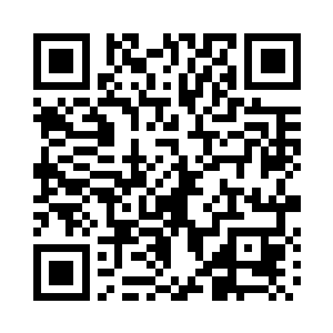 一个身材娇小的女生排在队伍靠前位置二维码生成