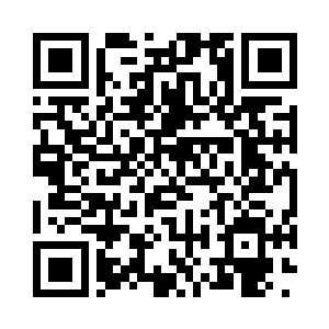 一个身着黑色长袍的男人从阴暗中走了出来二维码生成