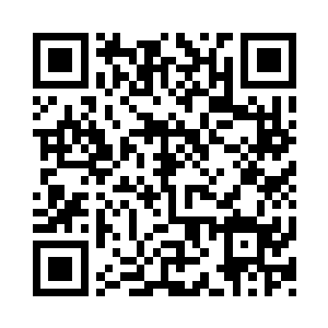 一个身穿朴素灰袍的男人从帐内走了出来二维码生成