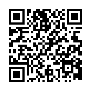 一个身穿黑炮的中年娜娜子站在塔尖上二维码生成