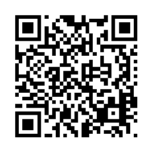一个长相老气横秋的中年男子走了出来二维码生成