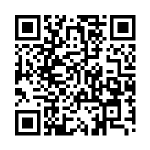 一个闪着暗淡荧光的大手正在空气中浮现二维码生成