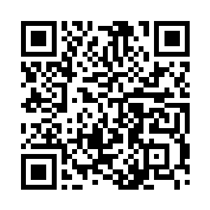 一个骨瘦如柴的小男孩在大街上冻得瑟瑟发抖二维码生成