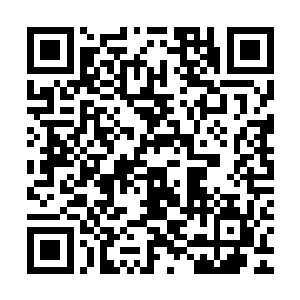 一些成家生孩子的八零后在工作压力之余也会打几局游戏减压的二维码生成