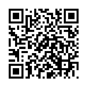 一人一蛇在贾婷轩的古怪口哨命令下翩翩起舞二维码生成