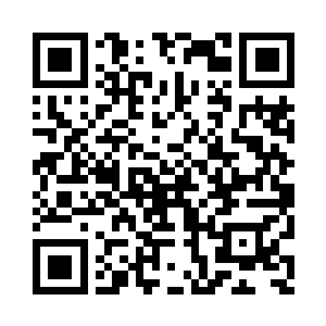 一位三十岁左右的中年妇人正捂嘴而笑二维码生成