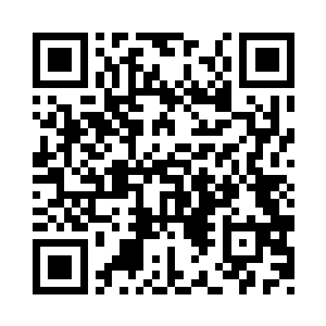 一位战宗一脸严肃表情的看着前方战况二维码生成