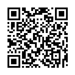 一位白发苍苍的老人出现在东北兵区门口二维码生成