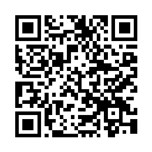 一位花甲老人拎酒提袋晃晃悠悠走向那座张庐二维码生成