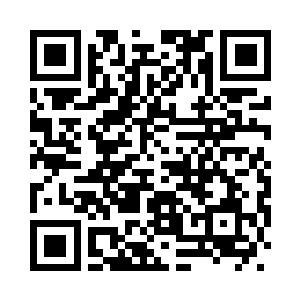 一位面目硬朗的青年男子满脸焦急二维码生成