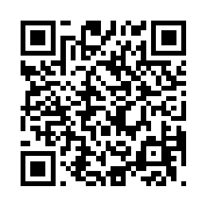 一位鬓发苍苍的官吏在提学官讲完话后二维码生成