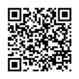 一动不动地看着叠章院的人进进出出二维码生成