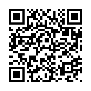 一双冰冷的瞳孔不紧不缓的盯着一道二维码生成